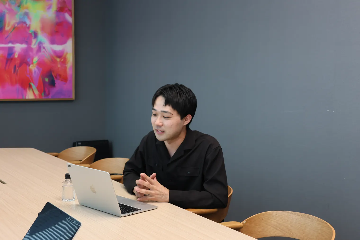 三ツ星ファームとcococre（ココクリ）の取材に応じる、株式会社FinT 新井・株式会社イングリウッド 松葉瀬様・株式会社FinT 范の3名